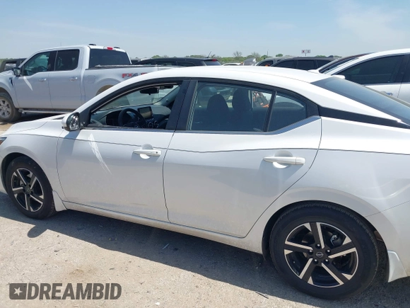 2024 Nissan Sentra SV z VIN 3N1AB8CV0RY302155, wystawiony jako IAAI lot #41970018 z przebiegiem 12 013 mil mil oraz . Historia ofert i sprzedaży dostępna na DreamBid. Obrazek 14.