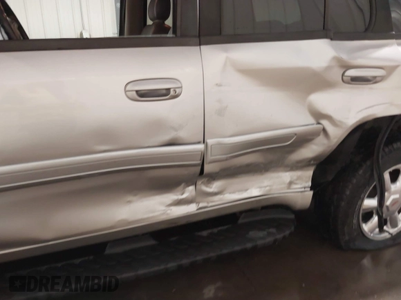 2004 GMC Envoy SLE with VIN 1GKDT13S042243883, listed as a IAAI auction lot 41795335 with 162,873 mi miles. Bid and sale history available at carsss.com. Image 6.