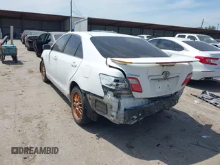 2008 Toyota Camry LE z VIN 4T1BE46K48U792969, wystawiony jako IAAI lot #42056288 z przebiegiem 249 852 mil mil oraz . Historia ofert i sprzedaży dostępna na DreamBid. Obrazek 3.