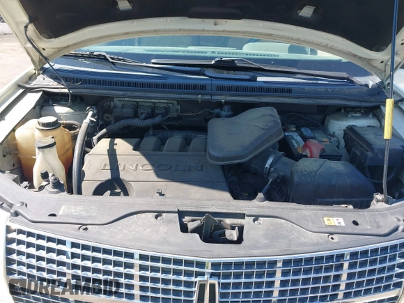 2008 Lincoln MKX with VIN 2LMDU88C48BJ17142, listed as a IAAI auction lot 42144487 with 239,637 mi miles. Bid and sale history available at carsss.com. Image 10.