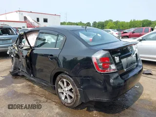 2012 Nissan Sentra S z VIN 3N1AB6AP7CL735517, wystawiony jako IAAI lot #42390746 z przebiegiem 141 203 mil mil oraz . Historia ofert i sprzedaży dostępna na DreamBid. Obrazek 3.