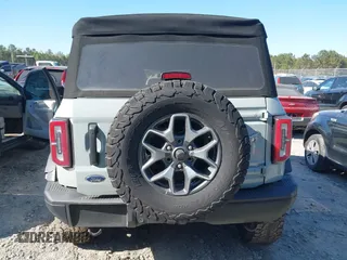 2023 Ford Bronco z VIN 1FMEE5DP7PLB81565, wystawiony jako IAAI lot #41891295 z przebiegiem 27 890 mil mil oraz . Historia ofert i sprzedaży dostępna na DreamBid. Obrazek 16.