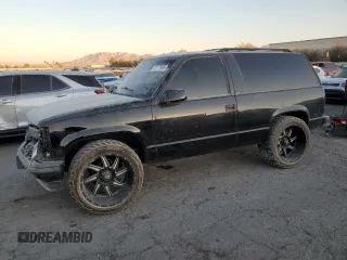1999 Chevrolet Tahoe z VIN 3GNEC18R1XG143882, wystawiony jako Copart lot #42177005 z przebiegiem 130 368 mil mil oraz Szkoda całkowita • Salvage title. Historia ofert i sprzedaży dostępna na DreamBid. Obrazek 1.