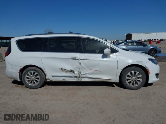 2018 Chrysler Pacifica Touring L with VIN 2C4RC1BG1JR119682, listed as a IAAI auction lot 41762362 with 167,380 mi miles and . Bid and sale history available at DreamBid. Image 6.