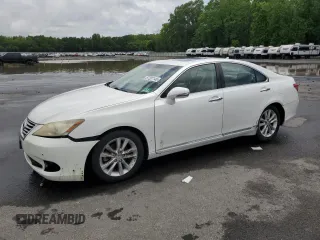 2010 Lexus ES 330 z VIN JTHBK1EG2A2399996, wystawiony jako Copart lot #57297145 z przebiegiem 81 929 mil mil oraz Szkoda całkowita • Salvage title. Historia ofert i sprzedaży dostępna na DreamBid. Obrazek 1.