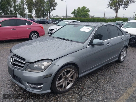 2014 Mercedes-Benz C 250 Sport с VIN WDDGF4HBXEG253583, выставлен на аукционе IAAI как лот 42189407 с пробегом 134 896 миль миль и . История ставок и продаж доступна на DreamBid. Изображение 2.