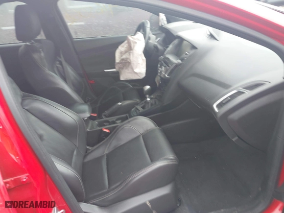 2015 Ford Focus ST with VIN 1FADP3L94FL323828, listed as a IAAI auction lot 41650672 with 101,511 mi miles. Bid and sale history available at carsss.com. Image 5.