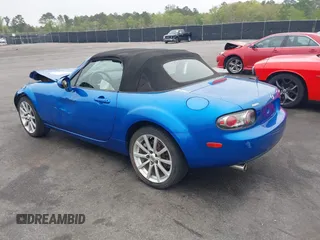 2006 Mazda MX-5 Miata Touring z VIN JM1NC25FX60102209, wystawiony jako IAAI lot #41940771 z przebiegiem 165 003 mil mil oraz . Historia ofert i sprzedaży dostępna na DreamBid. Obrazek 3.