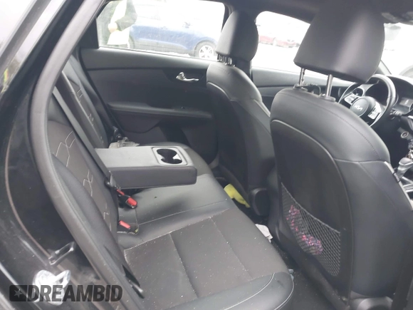 2023 Kia Forte GT-Line z VIN 3KPF54ADXPE627228, wystawiony jako IAAI lot #42022939 z przebiegiem 50 574 mil mil oraz . Historia ofert i sprzedaży dostępna na DreamBid. Obrazek 8.