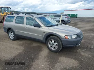 2002 Volvo V70 with VIN YV1SZ58D321064933, listed as a IAAI auction lot 42110198 with 124,324 mi miles and . Bid and sale history available at DreamBid. Image 1.