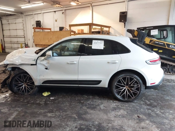 2022 Porsche Macan with VIN WP1AA2A51NLB09188, listed as a IAAI auction lot 41077757 with 18,957 mi miles. Bid and sale history available at carsss.com. Image 14.
