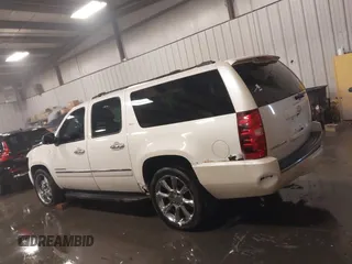 2010 Chevrolet Suburban LTZ with VIN 1GNUKKE32AR271253, listed as a IAAI auction lot 41161374 with 164,184 mi miles. Bid and sale history available at carsss.com. Image 14.