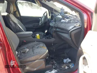 2019 Ford Escape SE z VIN 1FMCU9GDXKUA02974, wystawiony jako IAAI lot #41418960 z przebiegiem Nie podano mil oraz . Historia ofert i sprzedaży dostępna na DreamBid. Obrazek 5.