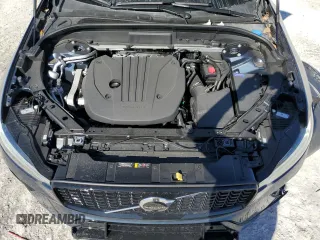 2025 Volvo XC60 Plus z VIN YV4M12RC4S1012704, wystawiony jako Copart lot #48241835 z przebiegiem 4 893 mil mil oraz Szkoda całkowita • Salvage title. Historia ofert i sprzedaży dostępna na DreamBid. Obrazek 12.