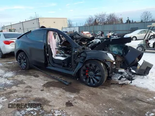 2024 Tesla Model Y Performance z VIN 7SAYGDEF6RF157939, wystawiony jako IAAI lot #41185142 z przebiegiem Nie podano mil oraz . Historia ofert i sprzedaży dostępna na DreamBid. Obrazek 1.