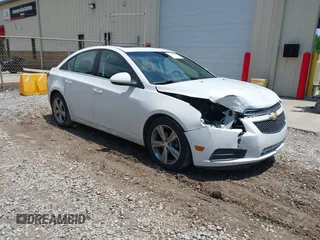 2014 Chevrolet Cruze 2LT z VIN 1G1PE5SB7E7115794, wystawiony jako IAAI lot #42271519 z przebiegiem 160 369 mil mil oraz . Historia ofert i sprzedaży dostępna na DreamBid. Obrazek 1.