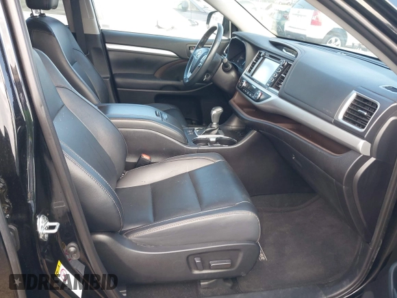 2019 Toyota Highlander SE with VIN 5TDKZRFH9KS332308, listed as a IAAI auction lot 42659392 with 68,333 mi miles and . Bid and sale history available at DreamBid. Image 5.
