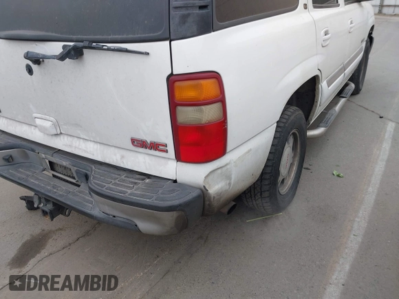 2002 GMC Yukon SLT with VIN 1GKEC13T02R313772, listed as a IAAI auction lot 42131289 with 215,164 mi miles. Bid and sale history available at carsss.com. Image 12.