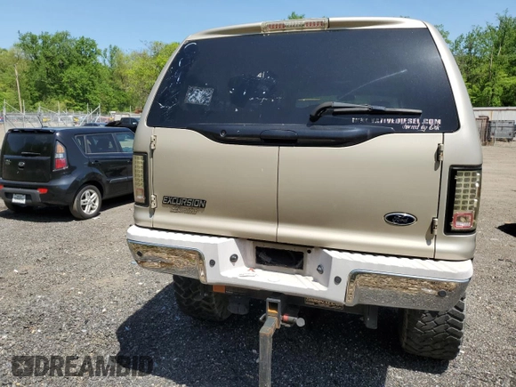 2004 Ford Excursion Limited with VIN 1FMSU43P44EC04527, listed as a Copart auction lot 54671115 with 204,509 mi miles and Clean Title. Bid and sale history available at DreamBid. Image 6.