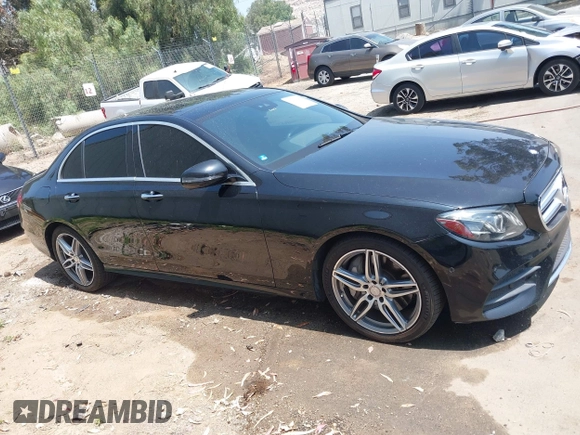 2017 Mercedes-Benz E 300 Luxury z VIN WDDZF4KB7HA217326, wystawiony jako IAAI lot #42444259 z przebiegiem 89 335 mil mil oraz . Historia ofert i sprzedaży dostępna na DreamBid. Obrazek 13.