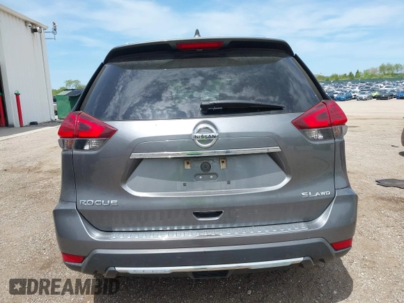 2017 Nissan Rogue SL z VIN 5N1AT2MV0HC879552, wystawiony jako IAAI lot #42242389 z przebiegiem 112 944 mil mil oraz . Historia ofert i sprzedaży dostępna na DreamBid. Obrazek 16.