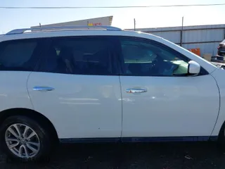 2016 Nissan Pathfinder Platinum with VIN 5N1AR2MM8GC614835, listed as a IAAI auction lot 41246654 with 186,892 mi miles. Bid and sale history available at carsss.com. Image 13.