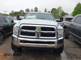 2017 Ram 2500 Tradesman z VIN 3C6UR5CL3HG529578, wystawiony jako IAAI lot #41992645 z przebiegiem 144 117 mil mil oraz . Historia ofert i sprzedaży dostępna na DreamBid. Obrazek 12.