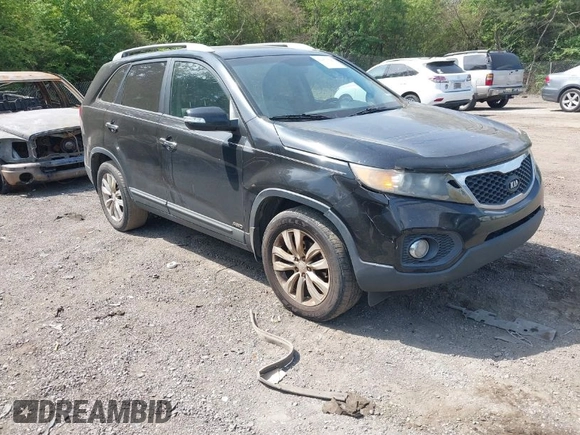 2011 Kia Sorento LX with VIN 5XYKTDA28BG157022, listed as a IAAI auction lot 42061926 with 211,826 mi miles. Bid and sale history available at carsss.com. Image 1.