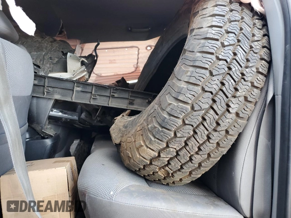 2013 Toyota Tacoma PreRunner z VIN 3TMJU4GN2DM142113, wystawiony jako Copart lot #59042115 z przebiegiem 155 687 mil mil oraz Szkoda całkowita • Salvage title. Historia ofert i sprzedaży dostępna na DreamBid. Obrazek 10.