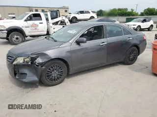 2010 Toyota Camry z VIN 4T1BF3EK5AU103729, wystawiony jako Copart lot #53517995 z przebiegiem 190 649 mil mil oraz Szkoda całkowita • Salvage title. Historia ofert i sprzedaży dostępna na DreamBid. Obrazek 1.
