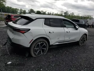 2024 Chevrolet Equinox EV LT z VIN 3GN7DLRP1RS260215, wystawiony jako Copart lot #56477025 z przebiegiem 7370 mil mil oraz Szkody całkowita. Historia ofert i sprzedaży dostępna na DreamBid. Obrazek 3.