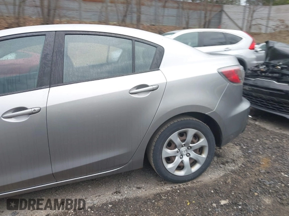2011 Mazda Mazda3 i Sport with VIN JM1BL1UG0B1401901, listed as a IAAI auction lot 42058681 with 147,060 mi miles. Bid and sale history available at carsss.com. Image 15.