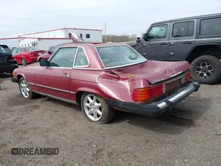 1989 Mercedes-Benz 560 with VIN WDBBA48D8KA098792, listed as a IAAI auction lot 41929891 with 160,351 mi miles. Bid and sale history available at carsss.com. Image 3.