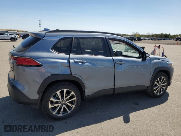 2022 Toyota Corolla Cross XLE z VIN 7MUDAABGXNV042300, wystawiony jako Copart lot #55034815 z przebiegiem 10 457 mil mil oraz Szkoda całkowita • Salvage title. Historia ofert i sprzedaży dostępna na DreamBid. Obrazek 3.