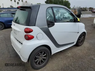 2014 Smart fortwo Pure with VIN WMEEJ3BAXEK745569, listed as a Copart auction lot 48601055 with 114,673 mi miles and Salvage title. Bid and sale history available at DreamBid. Image 3.