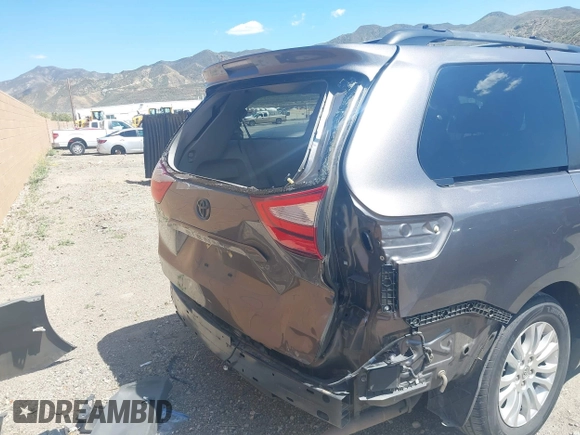 2016 Toyota Sienna XLE with VIN 5TDYK3DCXGS722960, listed as a IAAI auction lot 42153794 with 147,331 mi miles. Bid and sale history available at carsss.com. Image 6.