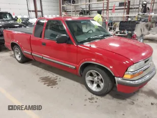 2002 Chevrolet S-10 LS with VIN 1GCCS19W428142540, listed as a IAAI auction lot 41722446 with 245,692 mi miles. Bid and sale history available at carsss.com. Image 1.