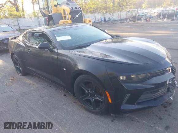 2018 Chevrolet Camaro 1LT z VIN 1G1FB1RX1J0110205, wystawiony jako IAAI lot #39373056 z przebiegiem 48 224 mil mil oraz . Historia ofert i sprzedaży dostępna na DreamBid. Obrazek 1.