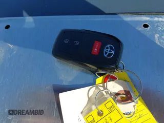 2024 Toyota Prius SE z VIN JTDACACU9R3022803, wystawiony jako IAAI lot #41899408 z przebiegiem 4 374 mil mil oraz . Historia ofert i sprzedaży dostępna na DreamBid. Obrazek 11.