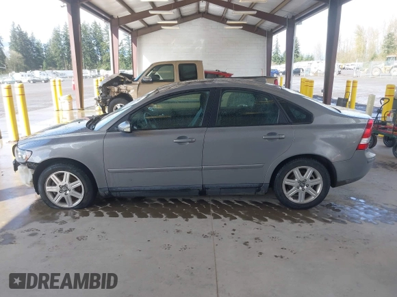 2006 Volvo S40 2.4L with VIN YV1MS382X62187886, listed as a IAAI auction lot 41943211 with 173,125 mi miles. Bid and sale history available at carsss.com. Image 15.