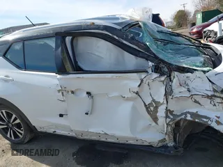 2019 Nissan Kicks SR with VIN 3N1CP5CU1KL538879, listed as a IAAI auction lot 41588710 with 118,002 mi miles. Bid and sale history available at carsss.com. Image 12.