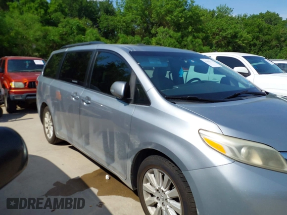 2016 Toyota Sienna XLE with VIN 5TDYK3DC5GS763674, listed as a IAAI auction lot 42035115 with 133,120 mi miles. Bid and sale history available at carsss.com. Image 13.