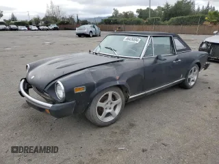 1976 FIAT 124 Spider z VIN 124CS10107235, wystawiony jako Copart lot #86426594 z przebiegiem 83 804 mil mil oraz Czysty tytuł • Clean title. Historia ofert i sprzedaży dostępna na DreamBid. Obrazek 1.