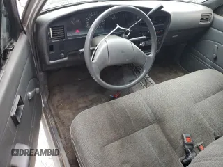 1989 Toyota Pickup DX z VIN JT4RN81PXK0034338, wystawiony jako Copart lot #58797935 z przebiegiem 210 495 mil mil oraz Tytuł czysty. Historia ofert i sprzedaży dostępna na DreamBid. Obrazek 8.