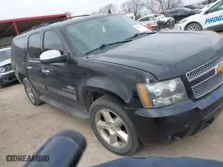 2012 Chevrolet Suburban LT with VIN 1GNSCJE03CR133874, listed as a IAAI auction lot 40995068 with 195,655 mi miles. Bid and sale history available at carsss.com. Image 1.