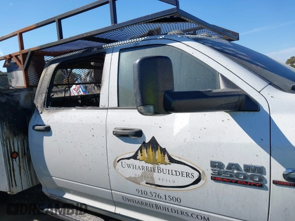 2018 Ram 3500 Tradesman with VIN 3C7WRSCL3JG165767, listed as a IAAI auction lot 40612945 with 1 mi miles. Bid and sale history available at carsss.com. Image 12.