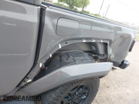2022 Jeep Gladiator Texas Trail z VIN 1C6HJTAG2NL176011, wystawiony jako IAAI lot #42193864 z przebiegiem 27 219 mil mil oraz . Historia ofert i sprzedaży dostępna na DreamBid. Obrazek 6.