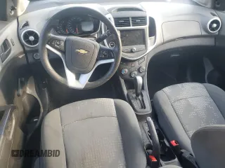 2020 Chevrolet Sonic LT z VIN 1G1JG6SB8L4124217, wystawiony jako Copart lot #50584715 z przebiegiem 83 124 mil mil oraz Szkody całkowita. Historia ofert i sprzedaży dostępna na DreamBid. Obrazek 8.