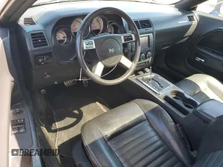 2010 Dodge Challenger R/T Classic z VIN 2B3CJ5DT0AH120875, wystawiony jako Copart lot #52179795 z przebiegiem 127 144 mil mil oraz Szkoda całkowita • Salvage title. Historia ofert i sprzedaży dostępna na DreamBid. Obrazek 8.