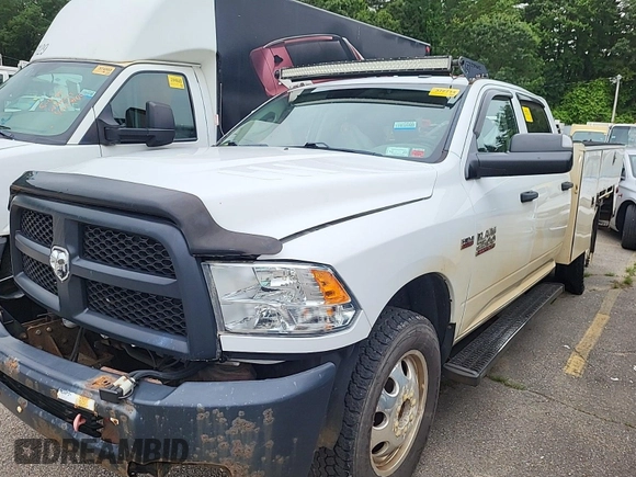 2017 Ram 2500 Tradesman z VIN 3C6UR5HJXHG647375, wystawiony jako IAAI lot #42608451 z przebiegiem 162 998 mil mil oraz . Historia ofert i sprzedaży dostępna na DreamBid. Obrazek 27.